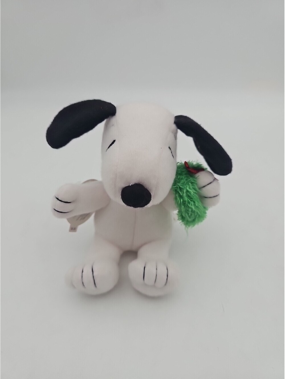 Peanuts SNOOPY CHRISTMAS W/ WREATH 5" Plush Stuffed Animal NEW Hallmark